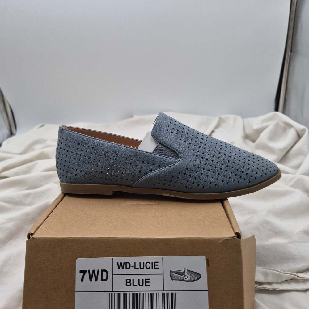 NEW Journee Collection Lucie slip-on loafer flat women's size 7 Wide